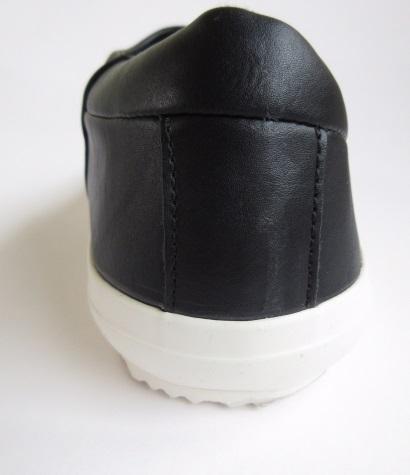 ZARAの靴が格段に進化。デザインと機能が両立した「ブラックスニーカー」 - 服ログ