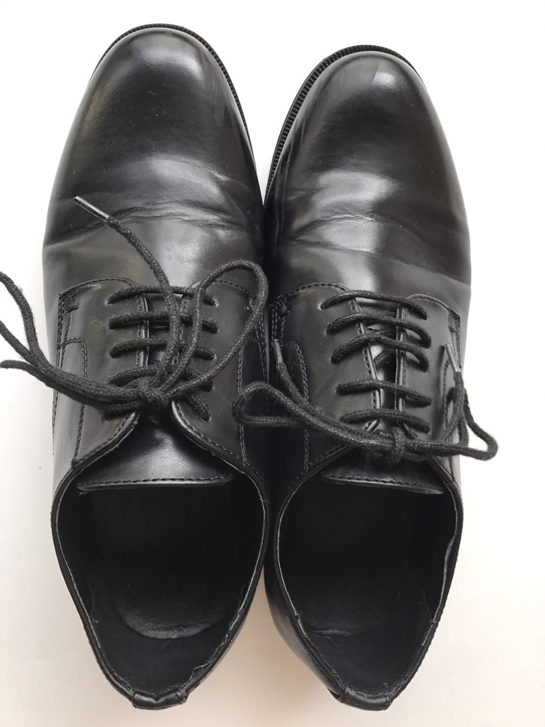 GU「ダービーシューズ」は革靴好きも認めるシルエット！2万円の革靴に見せる裏技も - 服ログ