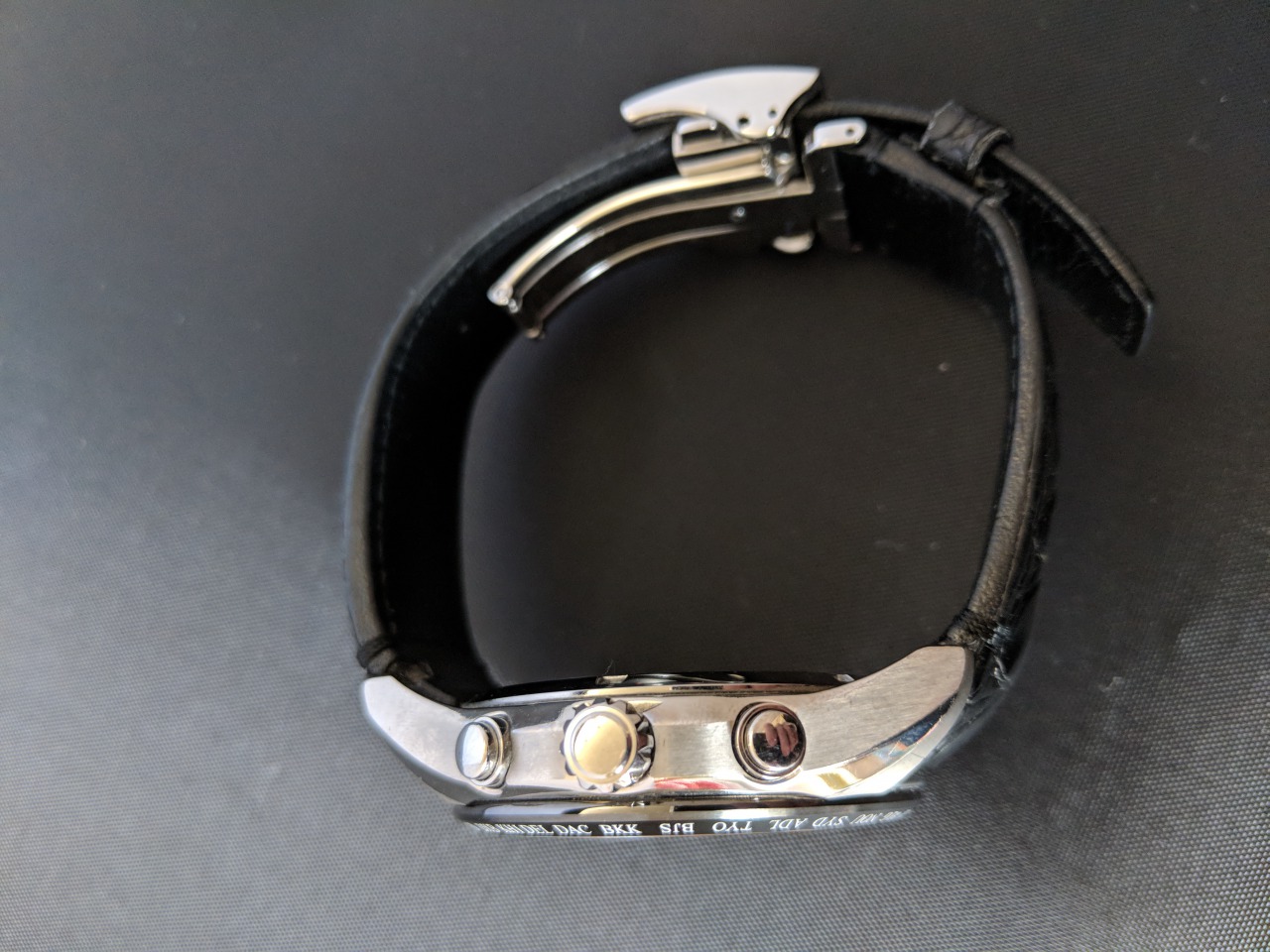 セイコーのアストロンはデザイン性と機能性を両立した腕時計 - 服ログ