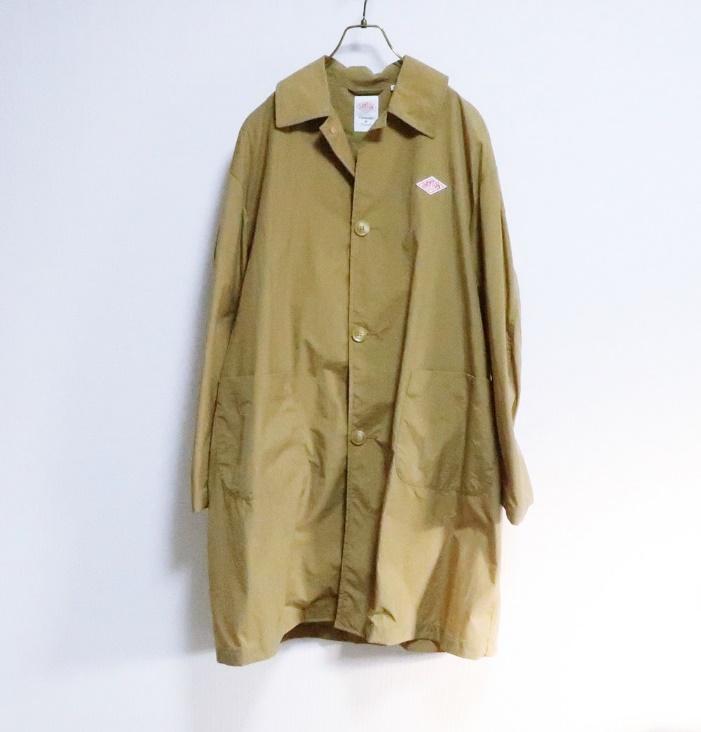 ダントンのステンカラーコートは機能的で夏手前まで着られる逸品 