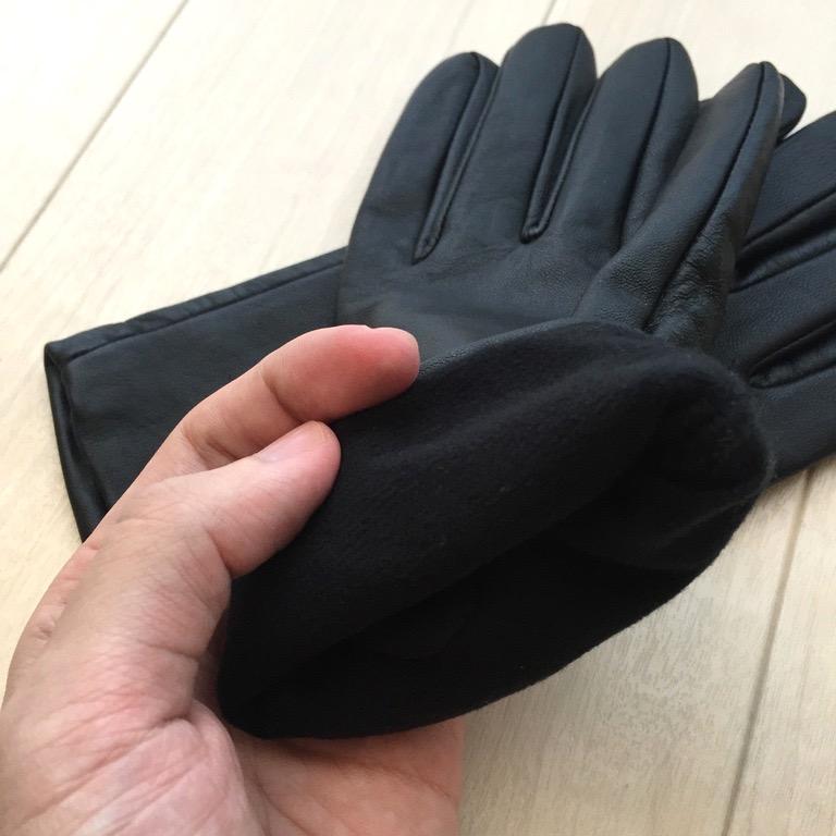 無印良品のレザー手袋はスマホも操作できる優れものなうえに撥水性も 