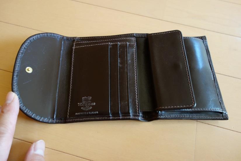 ホワイトハウスコックスの三つ折り財布はオンオフ使用できる逸品 