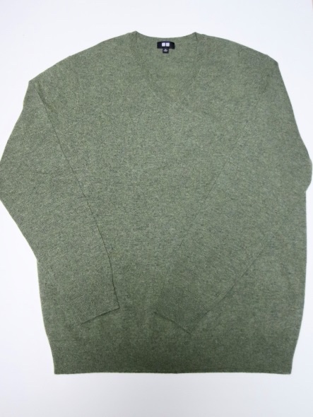 ユニクロにしては高い1万円の「カシミヤセーター」は本当にお買い得な 