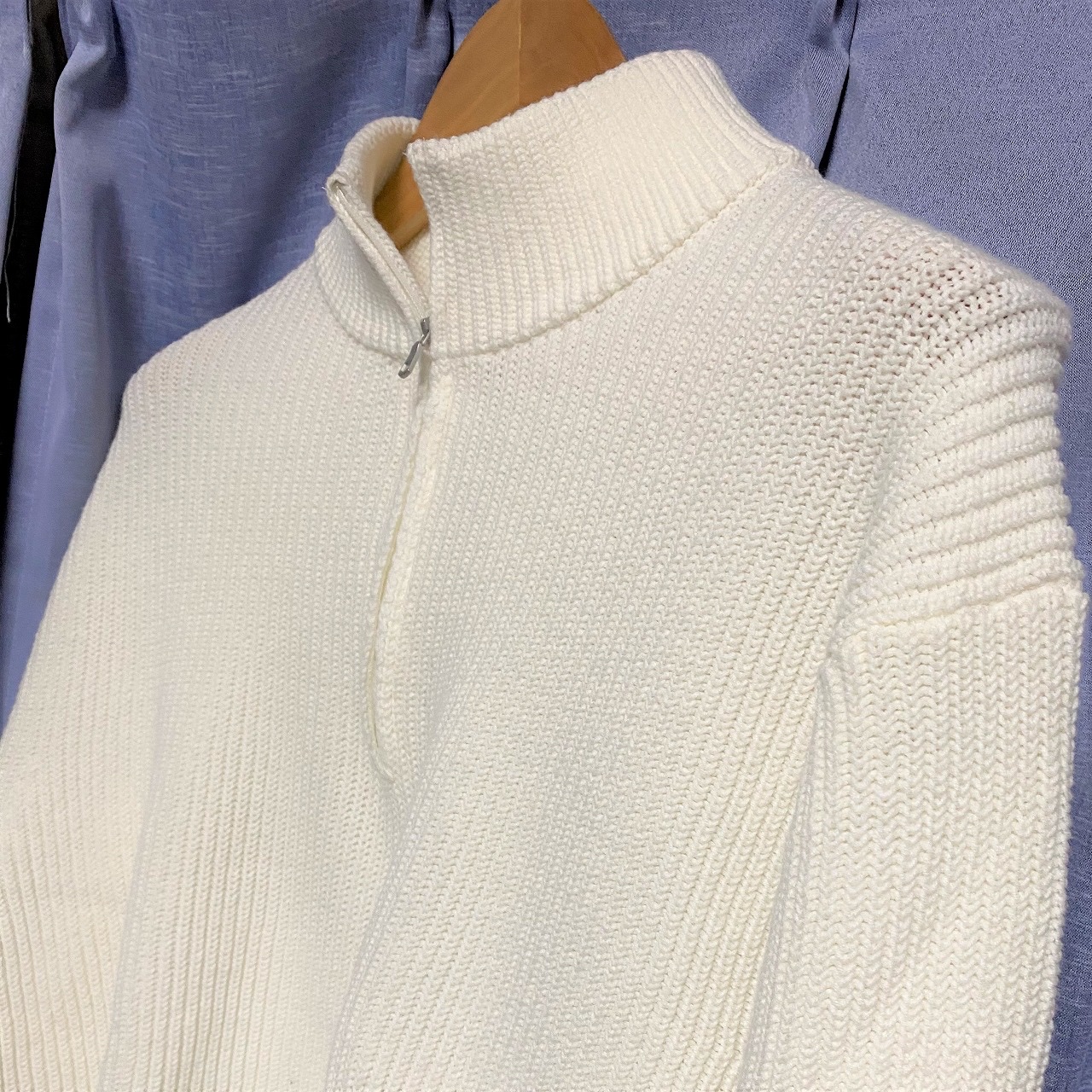 ユニクロのウォッシャブルミドルゲージハーフジップセーターはトレンドとベーシックを併せ持つ良品 服ログ